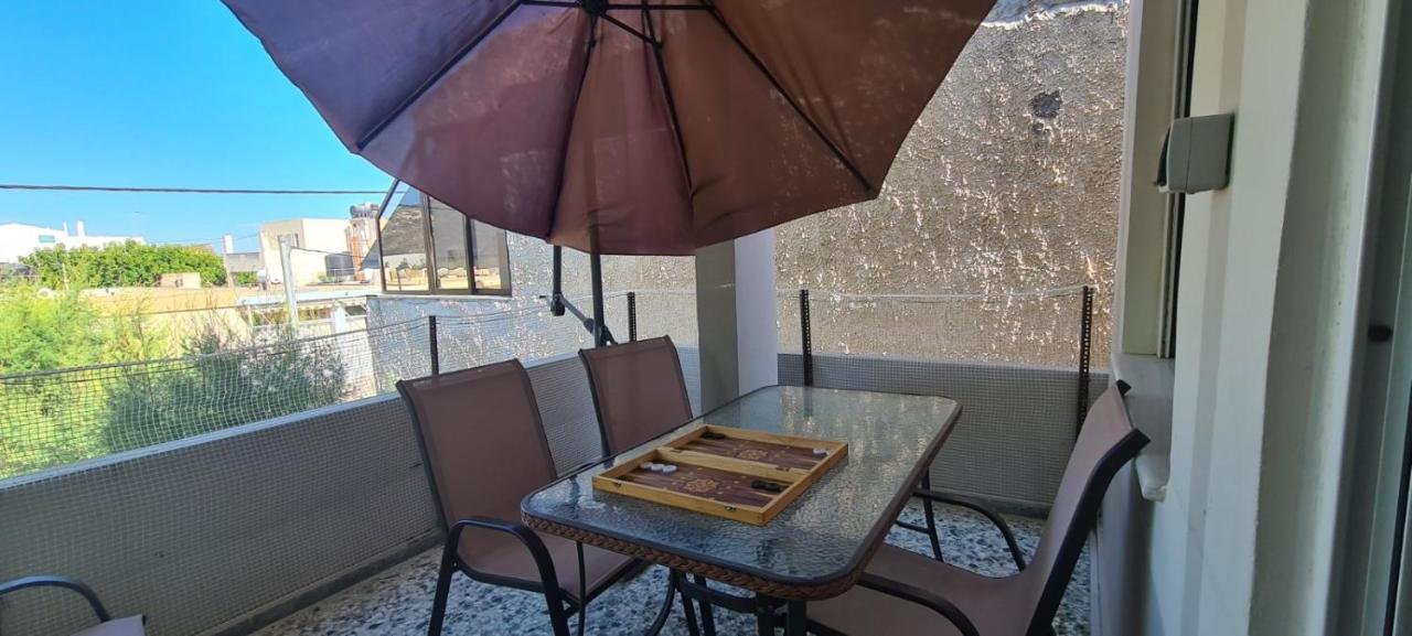 Μοντέρνα Εξοχική Κατοικία Στην Κωμη Komi  Buitenkant foto