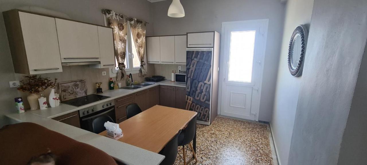 Μοντέρνα Εξοχική Κατοικία Στην Κωμη Komi  Buitenkant foto